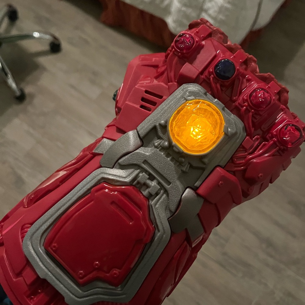 Ironman infinity stones gauntlet